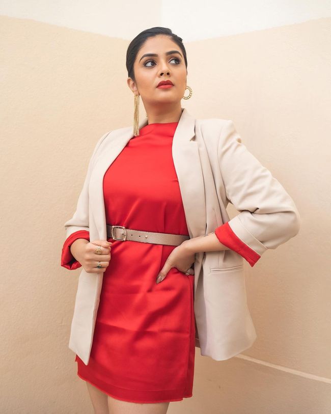 Staggering Looks Of Sreemukhi